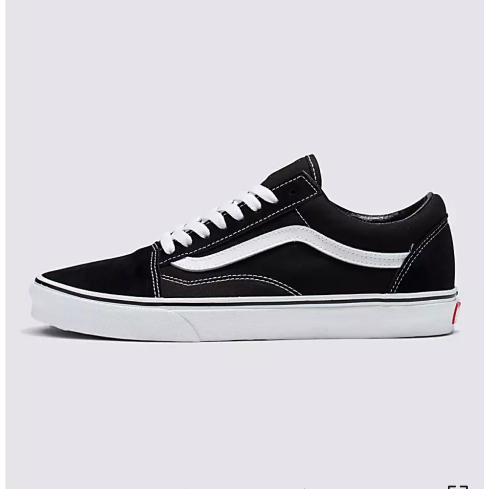 Vans Old Skool Black Shoes 💭 low top women’s vans (used but good condition)